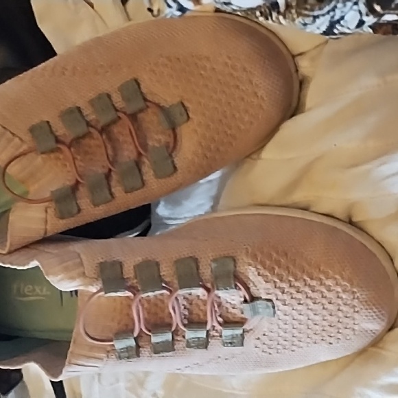 Women's size 7 Flexi foam pink And grey sneakers - Picture 4 of 4